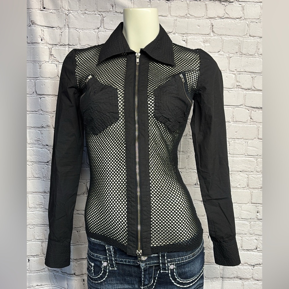 Women’s size 40 (~size 6) Loops fishnet pocket top